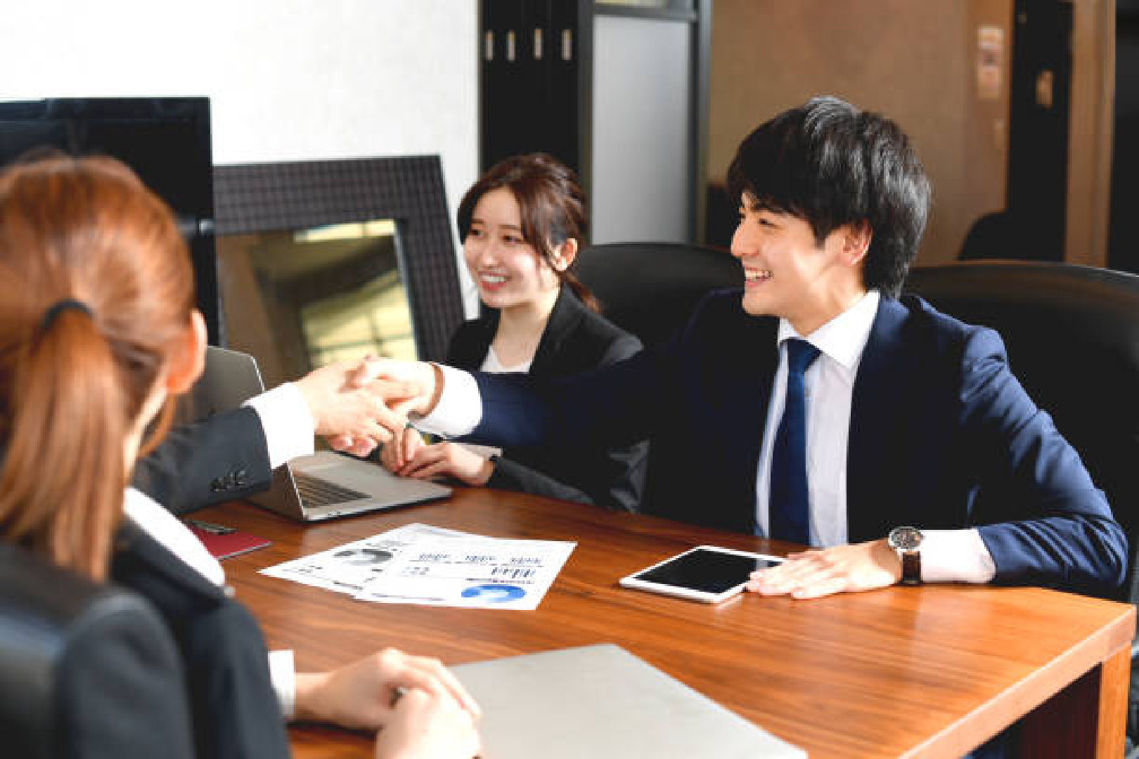 納品後も、ビジネスの伴走者に。LPの細かな修正・更新も私たちにお任せください。