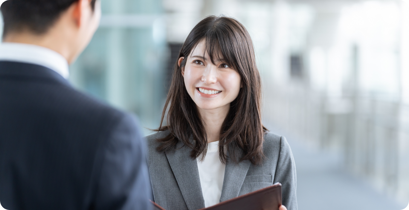 笑顔の女性